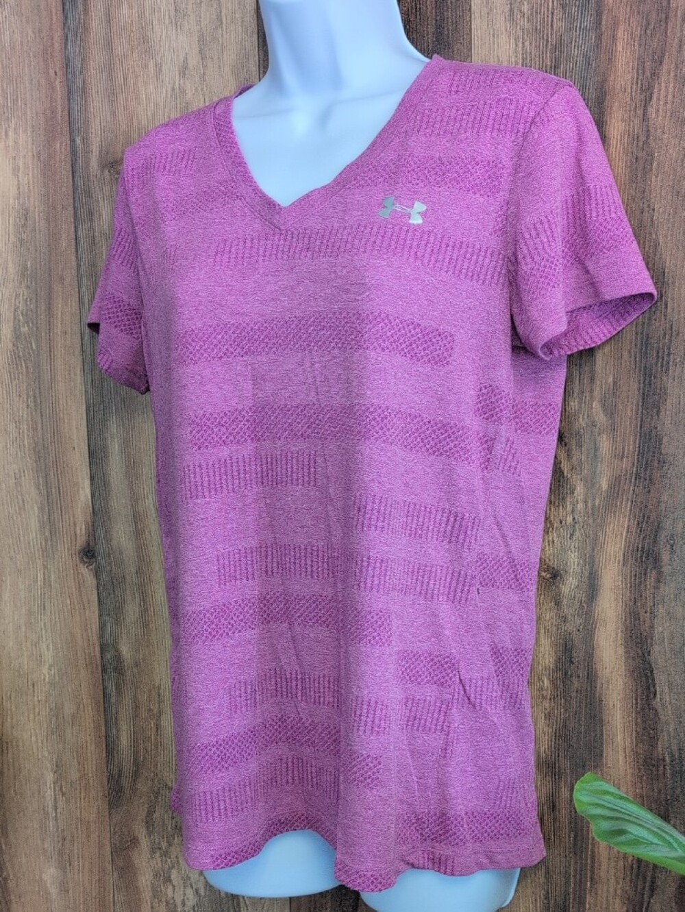 Under Armour Women's Short Sleeve V-Neck Tee M       922A